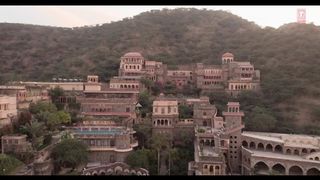 Leja_Re___Dhvani_Bhanushali___Tanishk_Bagchi___Rashmi_Virag__Radhika_Rao__Vinay_Sapru___Siddharth(1080p).