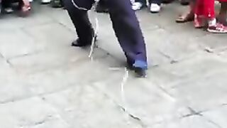 老伯打陀螺