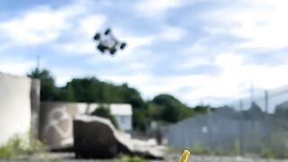 Próbowałem skoczyć, a potem uderzyłem w butelkę! #monstertruck #bezgar #hm164 #rccars.mp4