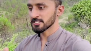 Bahut si ladkiyan jab bajar ki taraf aati Hain to aisy alfaaz bhul jaati Hain