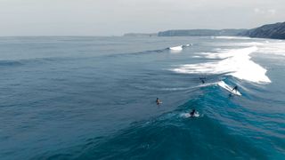"Surf : À la Recherche de la Vague Parfaite"