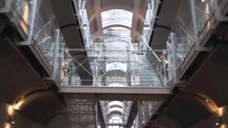 Великобритания, Отель-тюрьма в Оксфорде