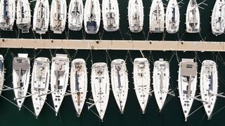 "Évasion marine : Explorez le monde à bord d'un voilier"