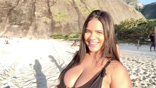 Prtty girls enjoy life with beach ⛱️