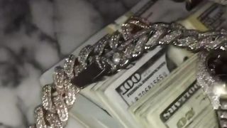 RICH LIFE.