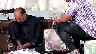 اس وڈیو میں ایک آدمی کی ایمانداری