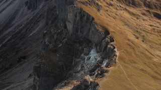 GUNUNG BERBATU 4K