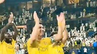 شاهد رونالدو كيف يحتفل مع جماهيري النصر ????????