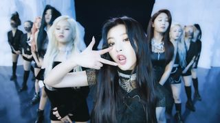 EVERGLOW DUN DUN MV Choreography