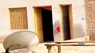 Desi Pakdam Pakdai