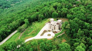 "À la découverte de l'histoire époustouflante d'un château millénaire" 2