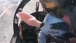 This Is the Condition Inside a Fighter Plane When You Want to Fly.mp4