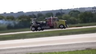 awesome!!!! This truck is capable of defeating Jet Aircraft Speed ​​!!!! AMAZIIIIING. mp4