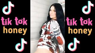 CUTE TIKTOK LATINA BABE TWERK DANCE