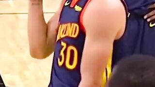 Steph glitch at the free throw line