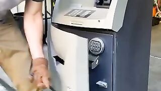 Regardez et écrit a ATM