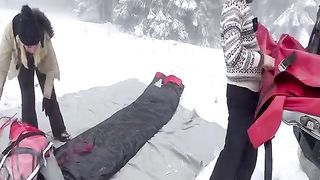 ???? CAMPING IN SNOW