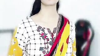 لڑکے کتنے ٹھرکی ہو گئے ہیں۔