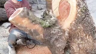 wood carving with chainsaw