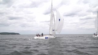 Mast breaks in sailing race