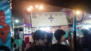 Badi Raat ki Ronak