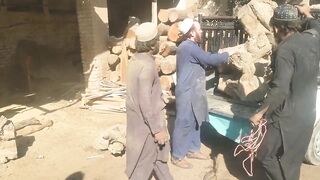 very dangerous wood cutting work
