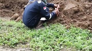 Sepertinya dia mengenang masa kecil