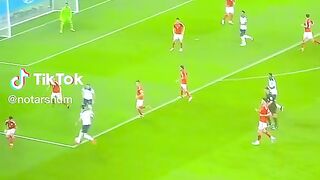 That's why harry maguire is the best ????