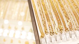 How to invest in gold and 5 ways to buy and sell it