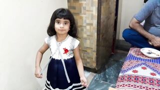 Aj eid milladun nawbi kai liya niyaz banai or bachun mai nyaz taqsime ki