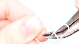 Como haver perchas para ropa de munecas Barbies |diy doll clothes hangers