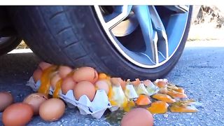 Experimente carro vs bola, ovos, bolinhas de gude | Esmagando coisas crocantes e macias de carro