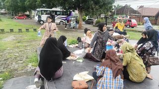 Have lunch
