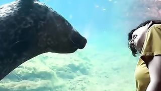 Happy sealdancing with girl