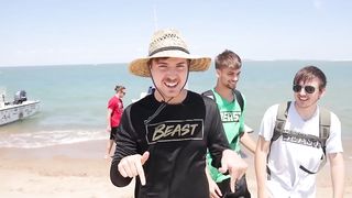 Surviving 24 Hours On A Deserted Island 2