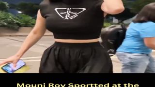 Mouni Roy Sportted at the Airport #shorts #mouniroy #short #trending #viral #bollywood #viralshorts