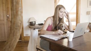 "Un chien qui fait rire : Les moments les plus drôles"