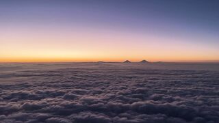 Captivating Sunrise Over the Ocean of Clouds