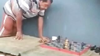 Ketika lawan bebuyutan bertemu