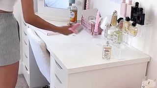 Speed cleaning bathroom