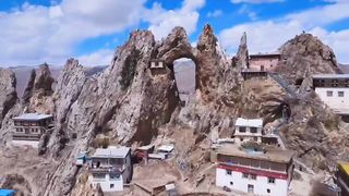 Dapeng Sees the World - Tibet, China (1)