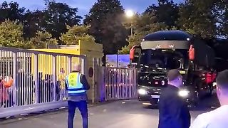 Milan jamoasi stadionga yetib keldi