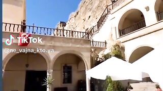 Ishkomli uy zor kinoda