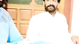 AK both acha time apny Bhai logo kat both he acha