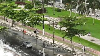Ressaca do mar em Santos 3