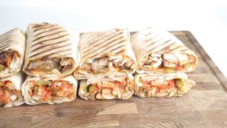 I made LEGIT CHICKEN SHAWARMA sandwiches at home and it was amazing