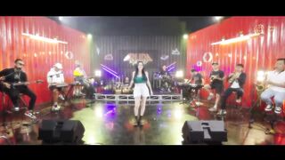 ARLIDA PUTRI - CINTA MEMBAWA DERITA (Official Live Music Video).