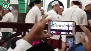 Gus Baha' : bab bacaan tahiyat dalam shalat