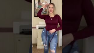 La bonita fam gringa bailando cumbia