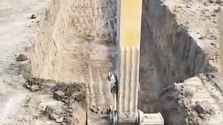 The work of an excavator ????????